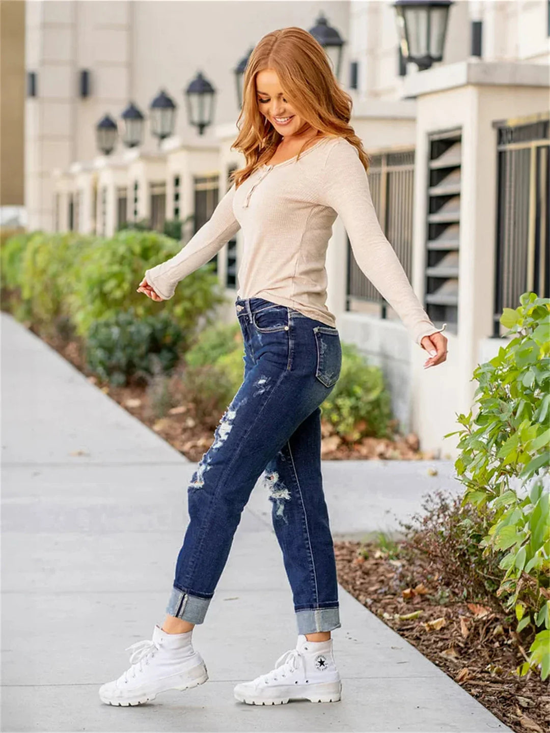 JUNE - Sculpting Distressed Boyfriend Jeans