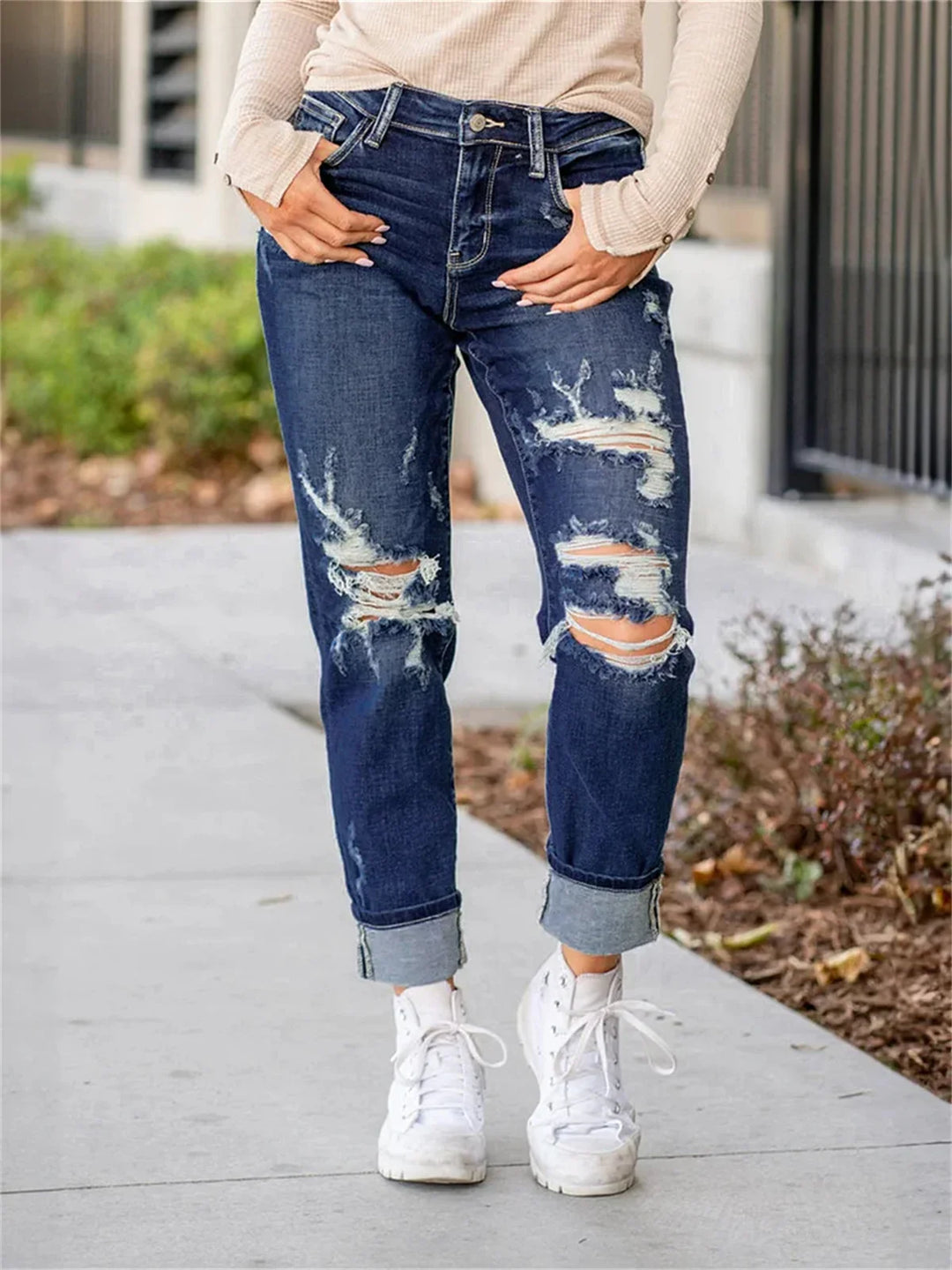 JUNE - Sculpting Distressed Boyfriend Jeans